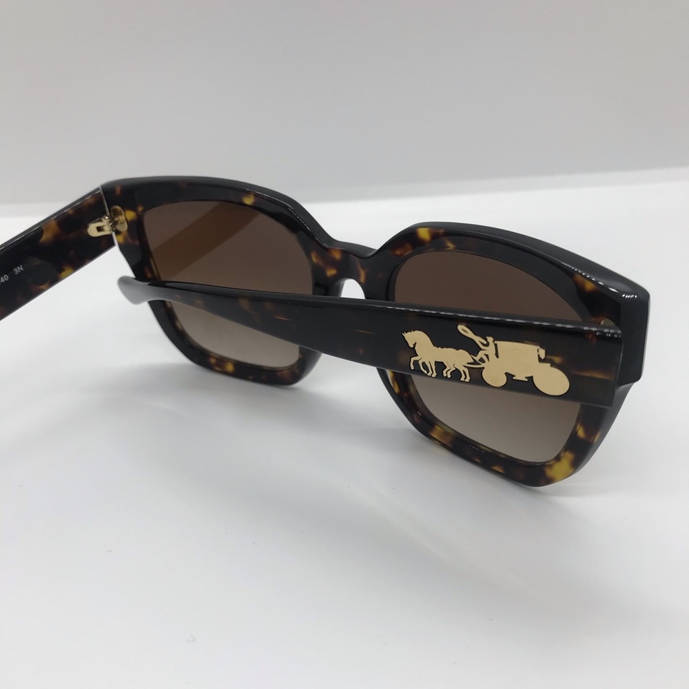 Coach - Picture 3 of 5